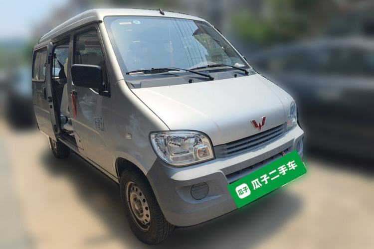 Used Wuling Zhiguang 2023 1.5L Practical Version 5/7 Seats Front Right 45 Deg