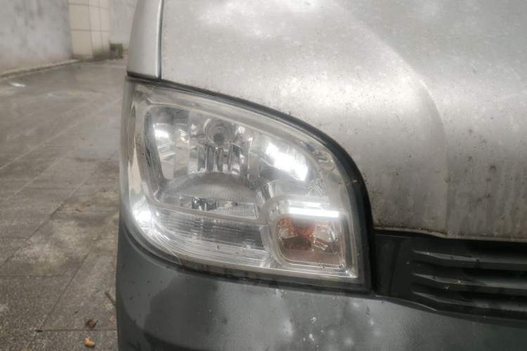 Used Wuling Zhiguang 2023 1.5L Practical Version 5/7 Seats Right Front Headlight