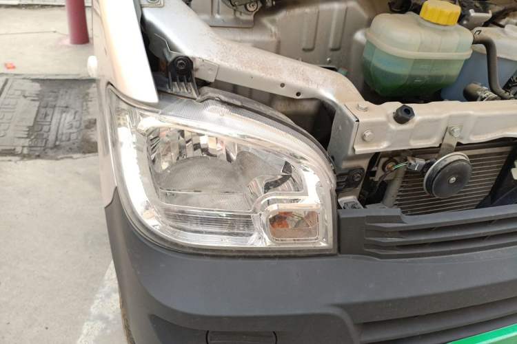 Used Wuling Zhiguang 2023 1.5L Practical Version 5/7 Seats Right Front Headlight