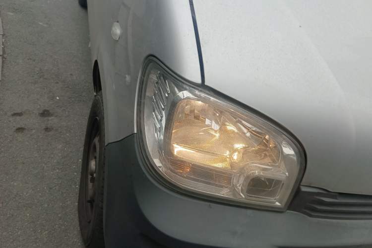 Used Wuling Zhiguang 2023 1.5L Practical Version 5/7 Seats Right Front Headlight
