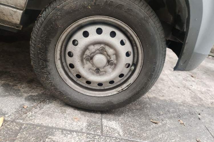 Used Wuling Zhiguang 2023 1.5L Practical Version 5/7 Seats Right Front Wheel Hub