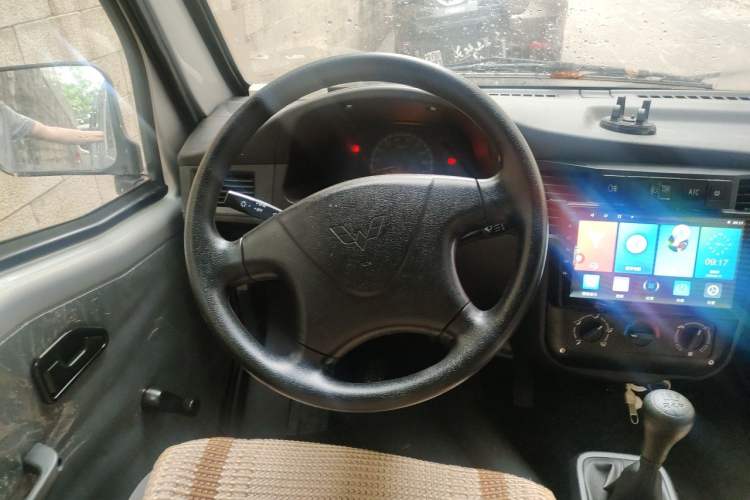 Used Wuling Zhiguang 2023 1.5L Practical Version 5/7 Seats Steering Wheel