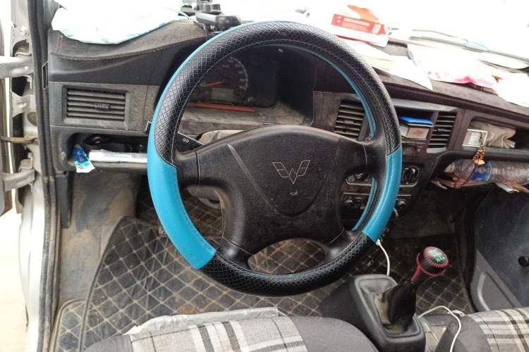 Used Wuling Zhiguang 2023 1.5L Practical Version 5/7 Seats Steering Wheel