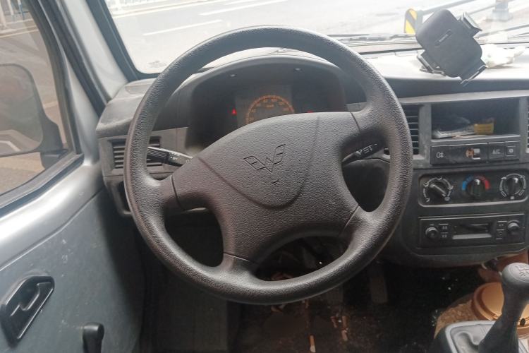Used Wuling Zhiguang 2023 1.5L Practical Version 5/7 Seats Steering Wheel