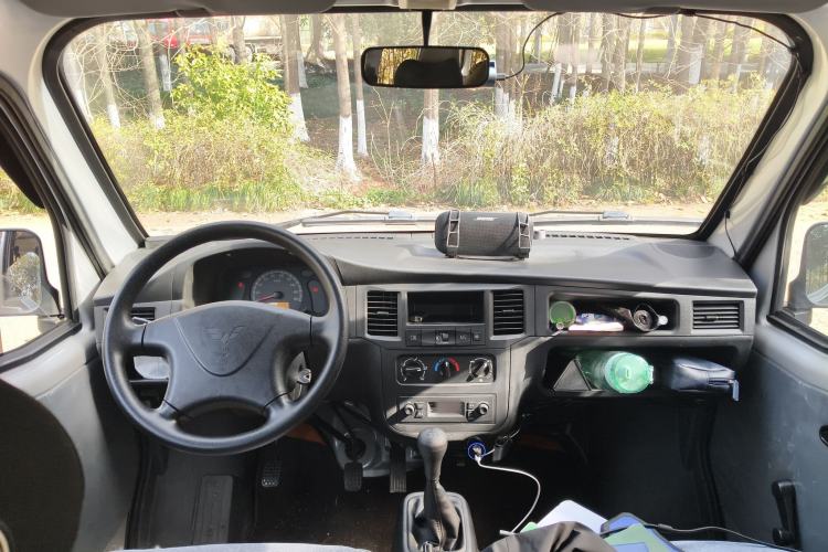 Used Wuling Zhiguang 2023 1.5L Practical Version 5/7 Seats Center Console