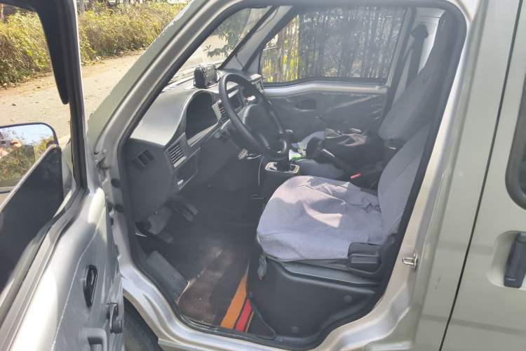 Used Wuling Zhiguang 2023 1.5L Practical Version 5/7 Seats Driver Seat