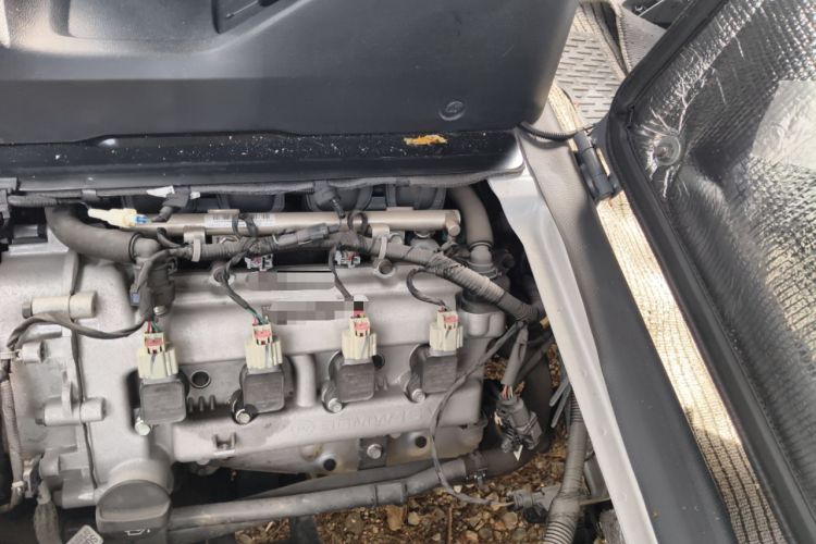 Used Wuling Zhiguang 2023 1.5L Practical Version 5/7 Seats Engine Bay Left