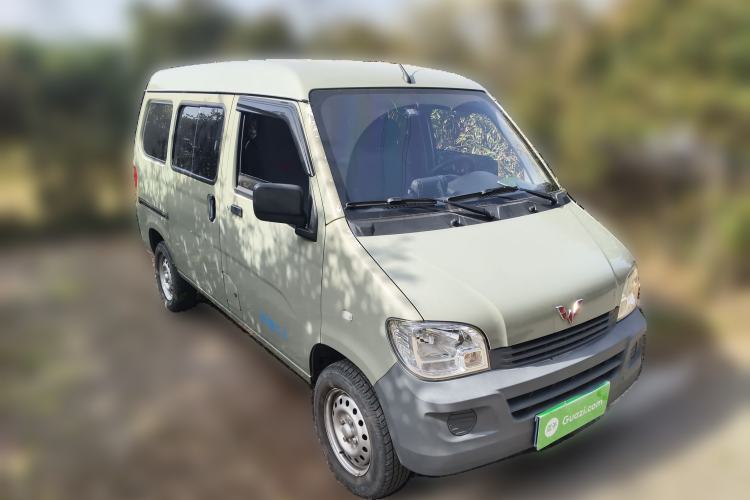 Used Wuling Zhiguang 2023 1.5L Practical Version 5/7 Seats Front Right 45 Deg