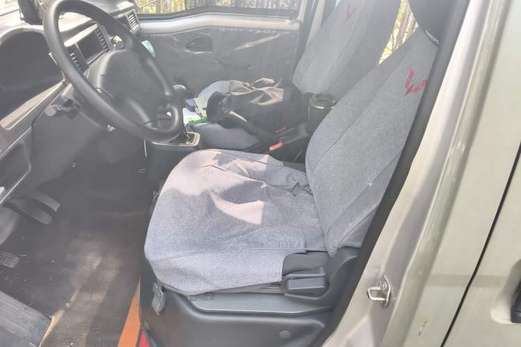 Used Wuling Zhiguang 2023 1.5L Practical Version 5/7 Seats Left Front Seat
