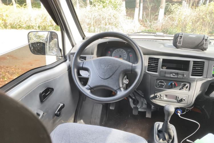 Used Wuling Zhiguang 2023 1.5L Practical Version 5/7 Seats Steering Wheel