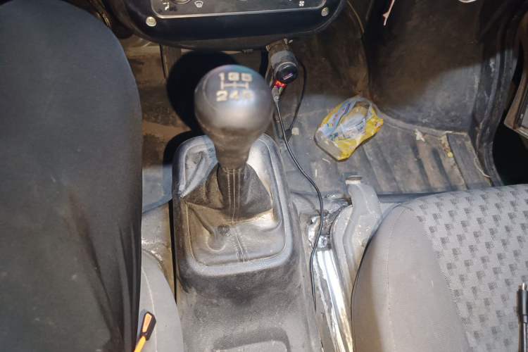 Used Wuling Zhiguang 2023 1.5L Utility Version with Enclosed Windows 2 Seats Gear Lever