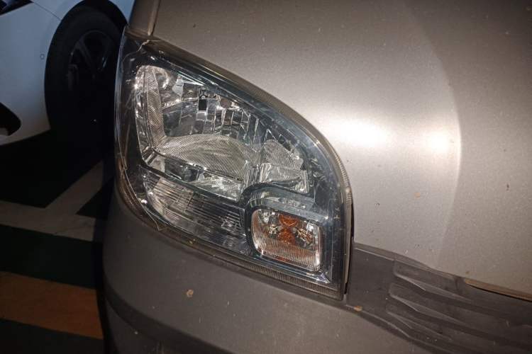 Used Wuling Zhiguang 2023 1.5L Utility Version with Enclosed Windows 2 Seats Right Front Headlight