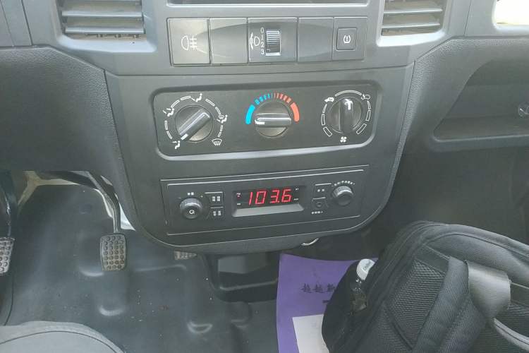 Used Wuling Zhiguang 2023 1.5L Practical Version 5/7 Seats Audio And AC Panel
