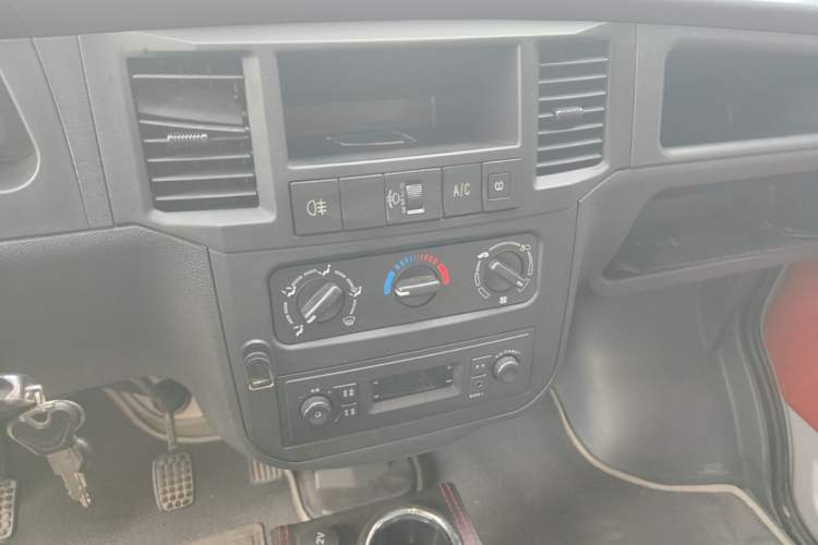 Used Wuling Zhiguang 2023 1.5L Practical Version 5/7 Seats Audio And AC Panel