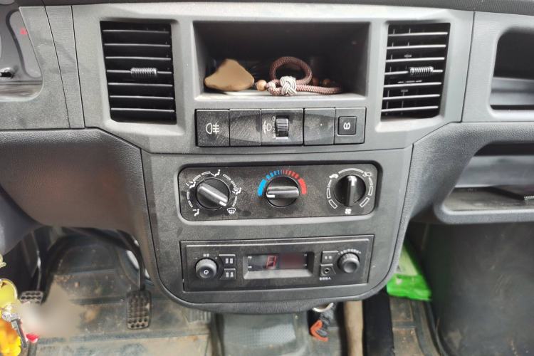 Used Wuling Zhiguang 2023 1.5L Practical Version 5/7 Seats Audio And AC Panel