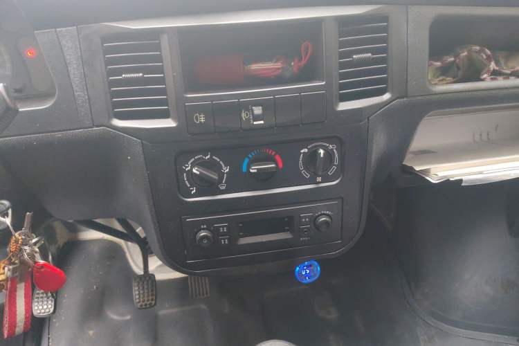 Used Wuling Zhiguang 2023 1.5L Utility Version with Enclosed Windows 2 Seats Audio And AC Panel