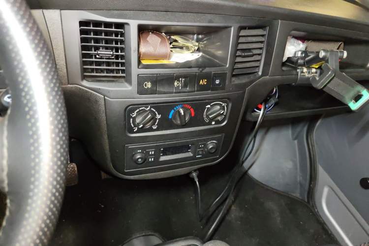 Used Wuling Zhiguang 2023 1.5L Practical Version 5/7 Seats Audio And AC Panel