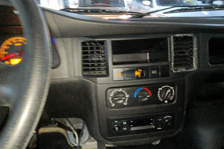 Used Wuling Zhiguang 2023 1.5L Utility Version with Enclosed Windows 2 Seats Audio And AC Panel