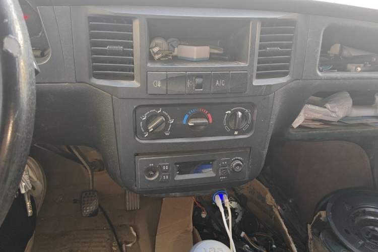 Used Wuling Zhiguang 2023 1.5L Utility Version with Enclosed Windows 2 Seats Audio And AC Panel