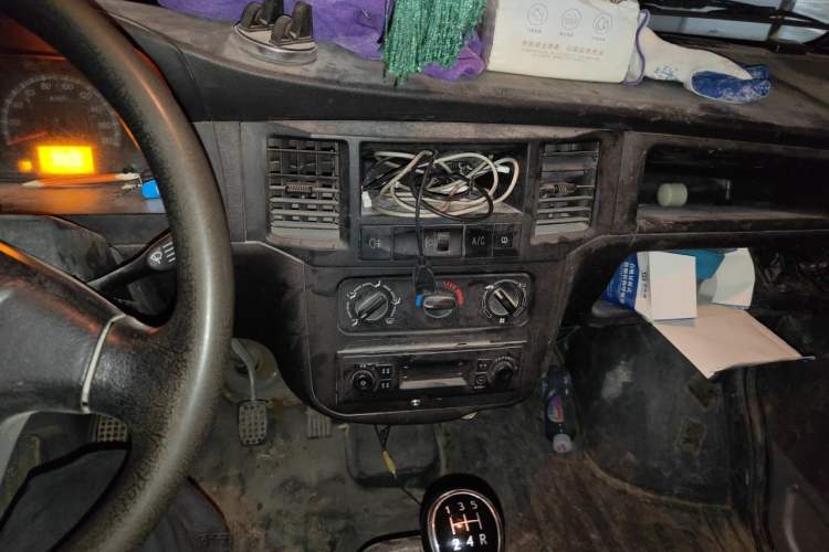 Used Wuling Zhiguang 2023 1.5L Practical Version 5/7 Seats Audio And AC Panel