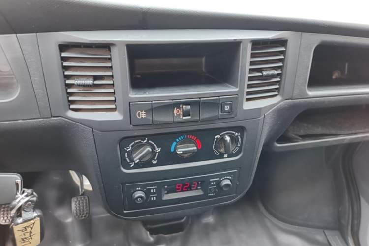 Used Wuling Zhiguang 2023 1.5L Practical Version 5/7 Seats Audio And AC Panel