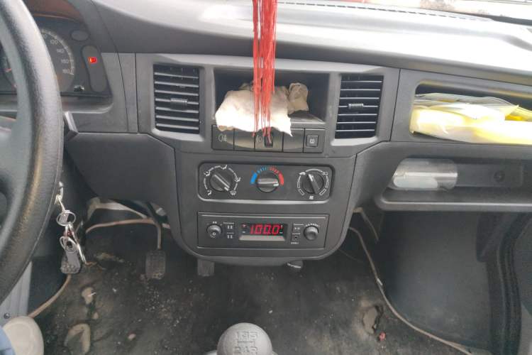 Used Wuling Zhiguang 2023 1.5L Practical Version 5/7 Seats Audio And AC Panel