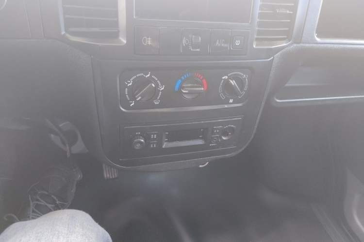 Used Wuling Zhiguang 2023 1.5L Practical Version 5/7 Seats Audio And AC Panel
