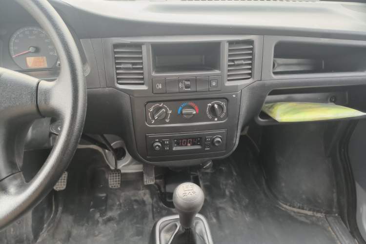 Used Wuling Zhiguang 2023 1.5L Practical Version 5/7 Seats Audio And AC Panel