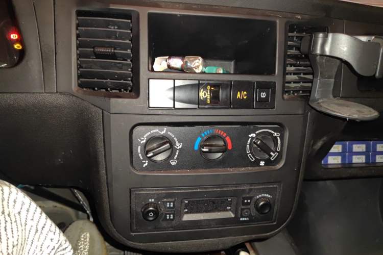 Used Wuling Zhiguang 2023 1.5L Practical Version 5/7 Seats Audio And AC Panel