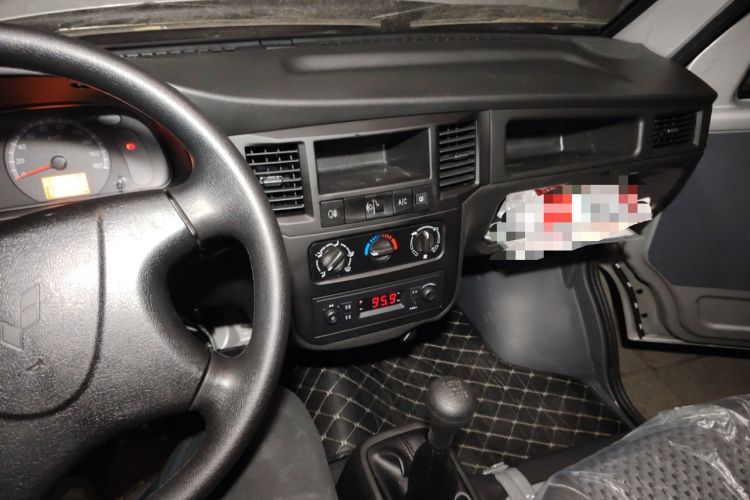 Used Wuling Zhiguang 2023 1.5L Practical Version 5/7 Seats Audio And AC Panel