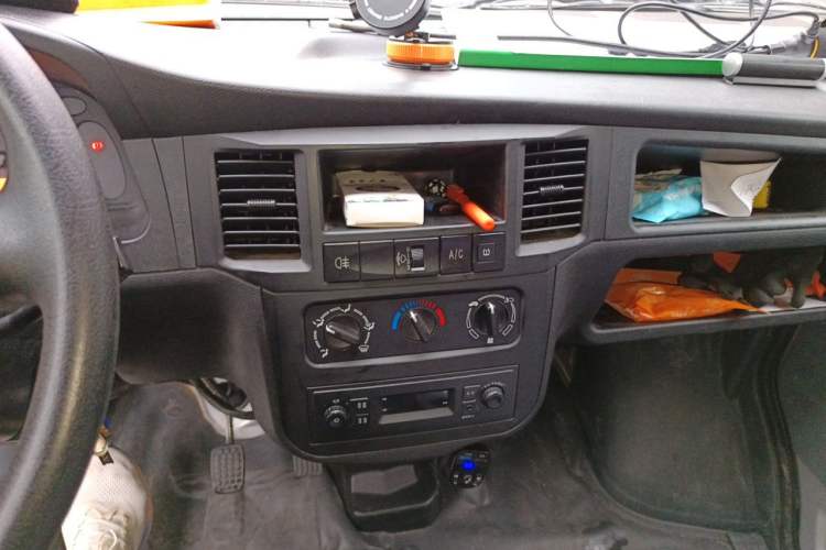 Used Wuling Zhiguang 2023 1.5L Practical Version 5/7 Seats Audio And AC Panel