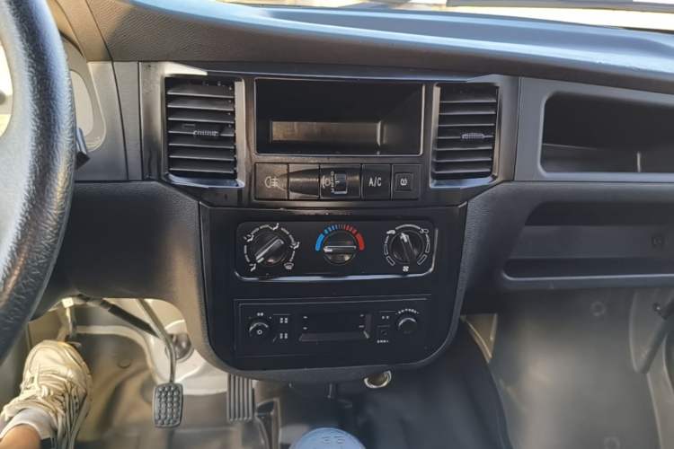 Used Wuling Zhiguang 2023 1.5L Practical Version 5/7 Seats Audio And AC Panel