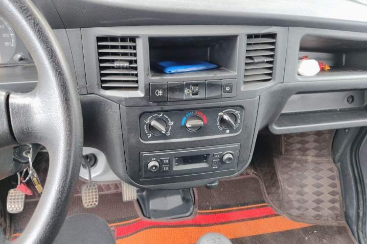 Used Wuling Zhiguang 2023 1.5L Practical Version 5/7 Seats Audio And AC Panel