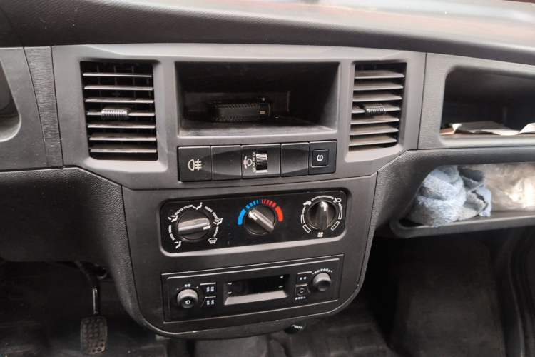Used Wuling Zhiguang 2023 1.5L Practical Version 5/7 Seats Audio And AC Panel