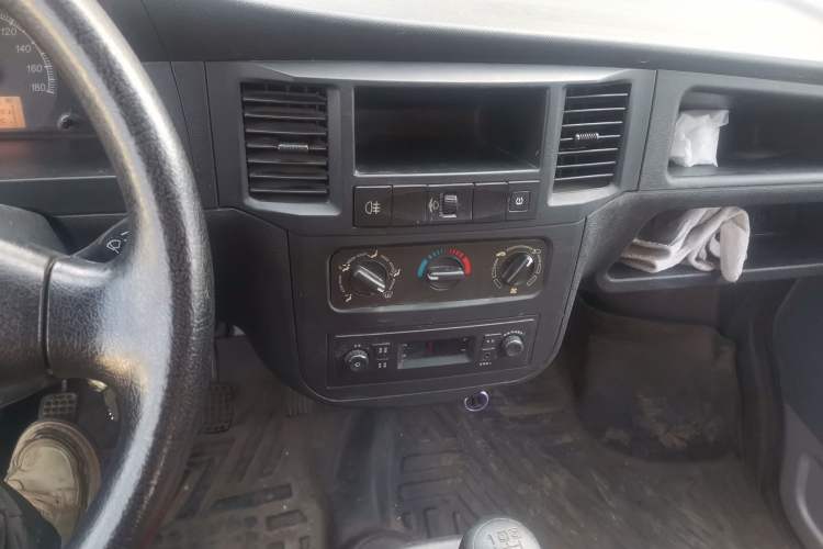 Used Wuling Zhiguang 2023 1.5L Practical Version 5/7 Seats Audio And AC Panel