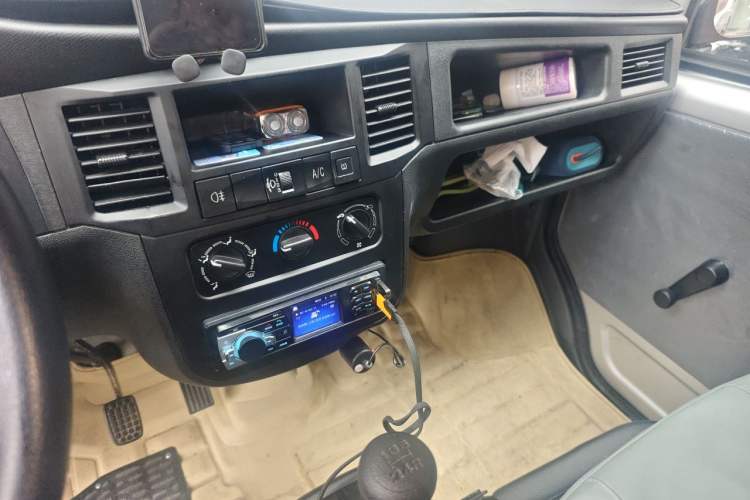 Used Wuling Zhiguang 2023 1.5L Practical Version 5/7 Seats Audio And AC Panel