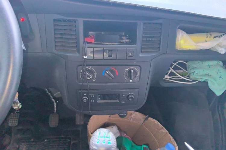 Used Wuling Zhiguang 2023 1.5L Practical Version 5/7 Seats Audio And AC Panel