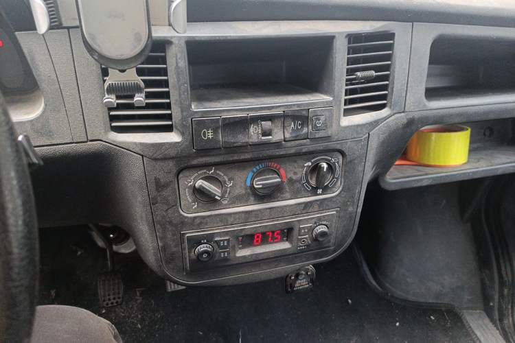 Used Wuling Zhiguang 2023 1.5L Practical Version 5/7 Seats Audio And AC Panel
