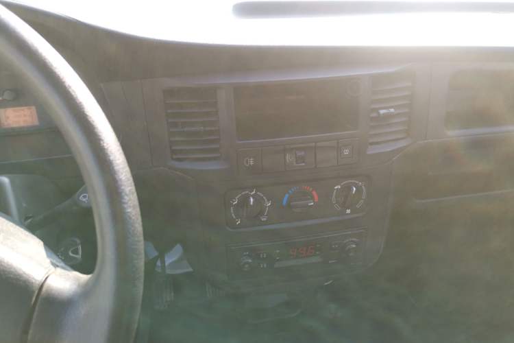 Used Wuling Zhiguang 2023 1.5L Practical Version 5/7 Seats Audio And AC Panel