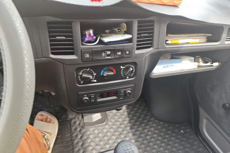 Used Wuling Zhiguang 2023 1.5L Practical Version 5/7 Seats Audio And AC Panel