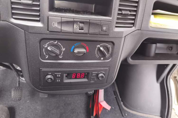 Used Wuling Zhiguang 2023 1.5L Practical Version 5/7 Seats Audio And AC Panel
