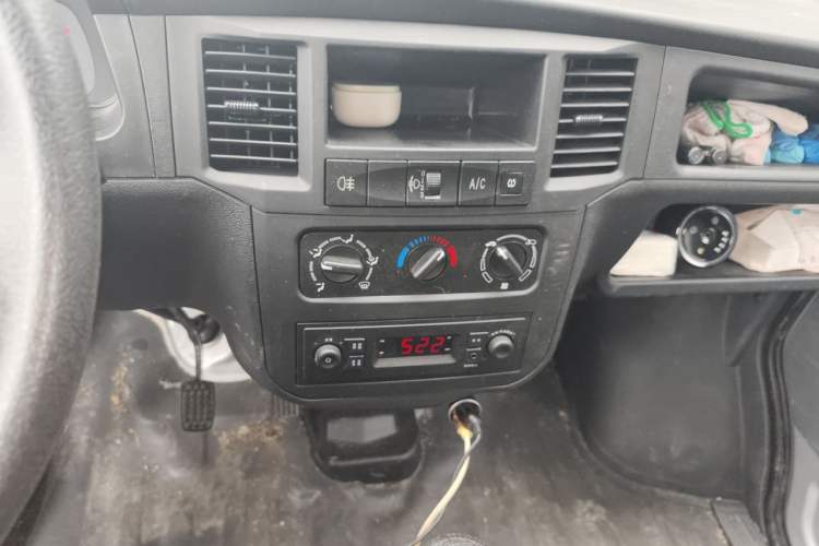 Used Wuling Zhiguang 2023 1.5L Practical Version 5/7 Seats Audio And AC Panel