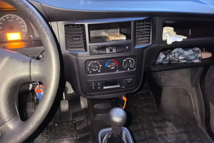 Used Wuling Zhiguang 2023 1.5L Practical Version 5/7 Seats Audio And AC Panel