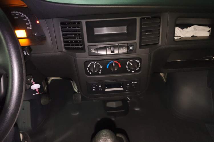 Used Wuling Zhiguang 2023 1.5L Practical Version 5/7 Seats Audio And AC Panel