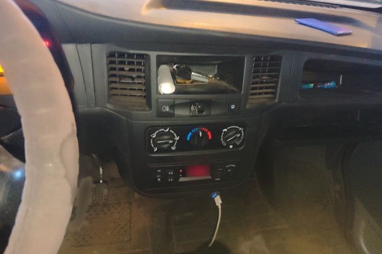 Used Wuling Zhiguang 2023 1.5L Practical Version 5/7 Seats Audio And AC Panel