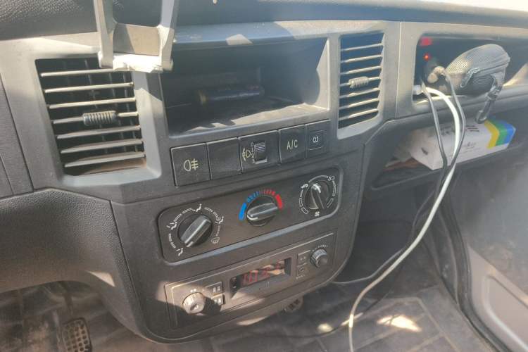 Used Wuling Zhiguang 2023 1.5L Practical Version 5/7 Seats Audio And AC Panel
