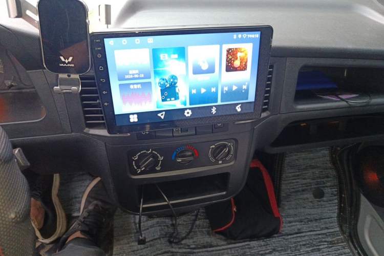 Used Wuling Zhiguang 2023 1.5L Practical Version 5/7 Seats Audio And AC Panel