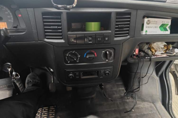 Used Wuling Zhiguang 2023 1.5L Practical Version 5/7 Seats Audio And AC Panel