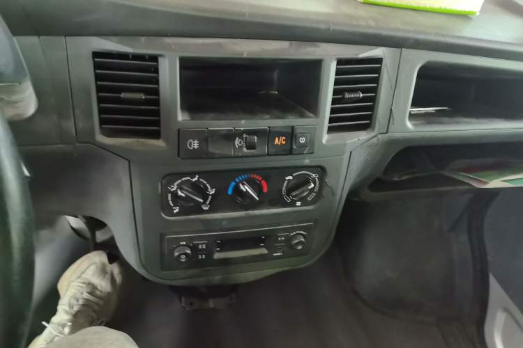 Used Wuling Zhiguang 2023 1.5L Practical Version 5/7 Seats Audio And AC Panel