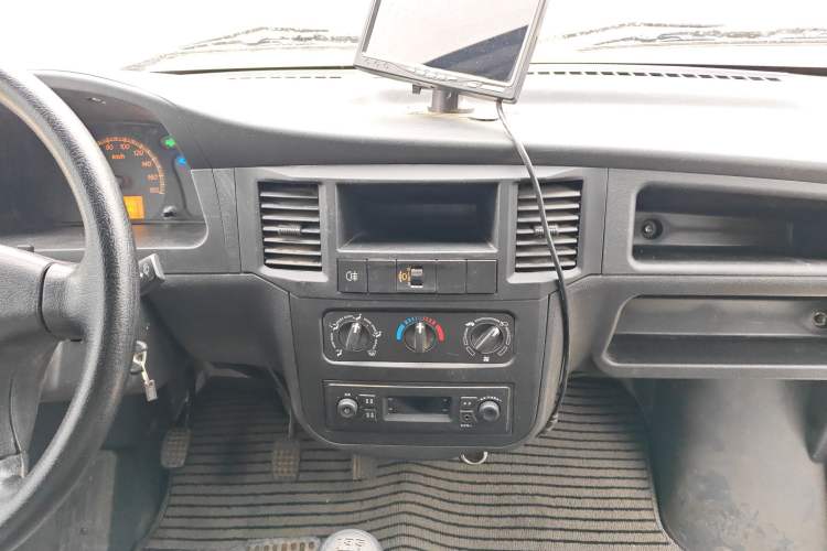 Used Wuling Zhiguang 2023 1.5L Utility Version with Enclosed Windows 2 Seats Audio And AC Panel